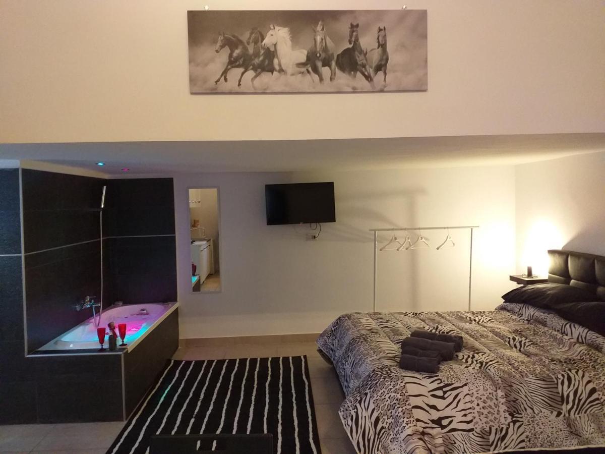 Appartement Casa Del Caravaggio à Naples Extérieur photo